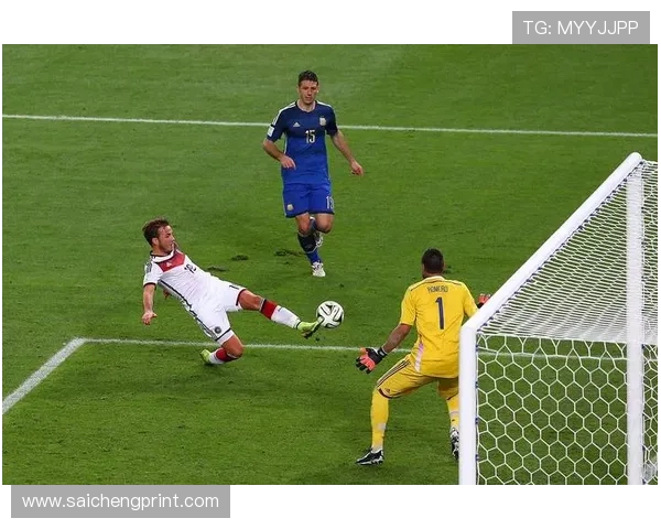 分析世界杯决赛中进球最多的球员的技术特点和比赛策略